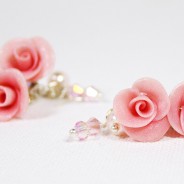 Bridal earrings: cluster earrings with pink pearl roses, glass pearls and Swarovski crystals