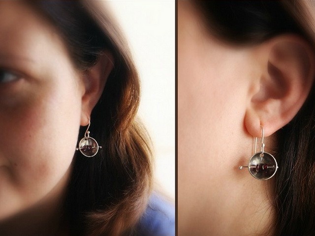 BlueberryCream’s Garnet earrings