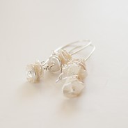 Pearls earrings: White keshi