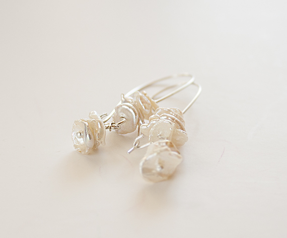 Pearls earrings: White keshi
