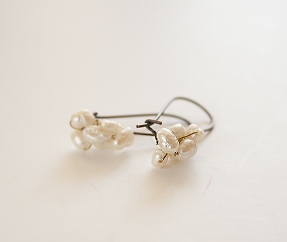 Pearls earrings: white rice