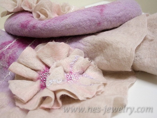 How to repair hole in felted beret