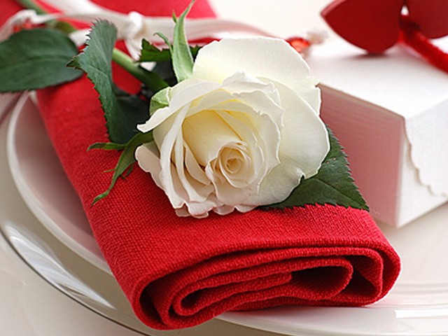 Valentine’s Day table decoration ideas