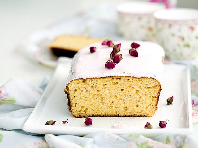 Spring sugar icing cake