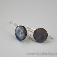 Grey round mother of pearl earrings