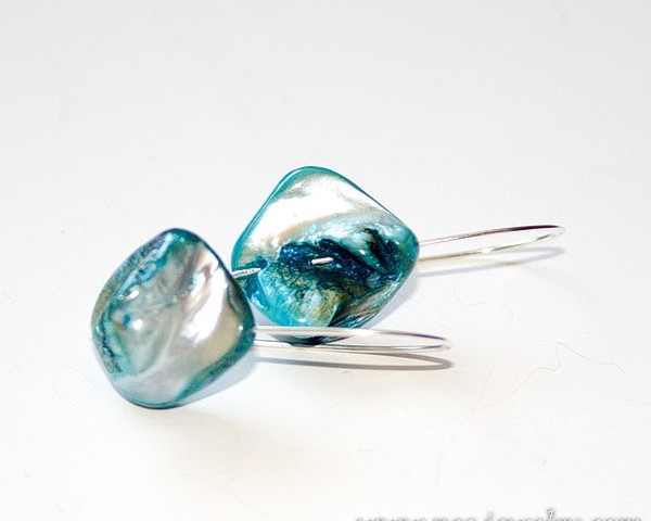 Blue mother of pearl earrings
