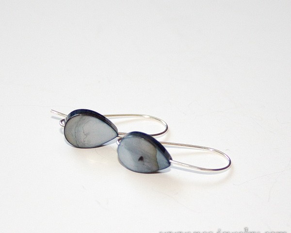 Grey teardrop mother of pearl earrings