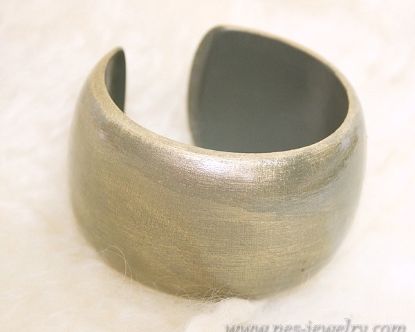 Wooden bangle in olive green and gold