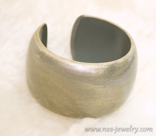 Wooden-bracelet-DIY-olive-and-gold-09 (1)