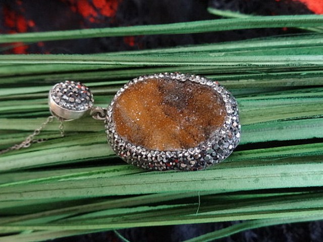 Hand made jewelry from Cali: Rica Jewels California store
