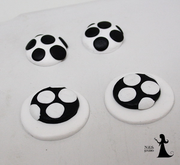 Polka dots wlack and white clips 5