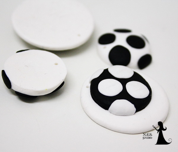Polka dots wlack and white clips 7