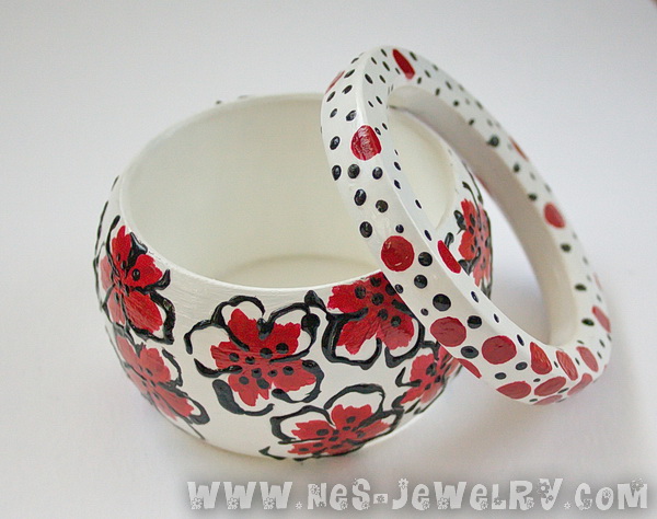 Red flowers wooden bangles 1