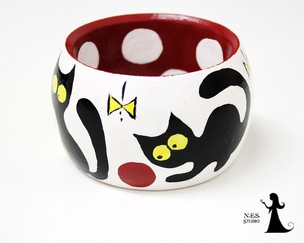 Wooden bangle with four black cats and polka dots