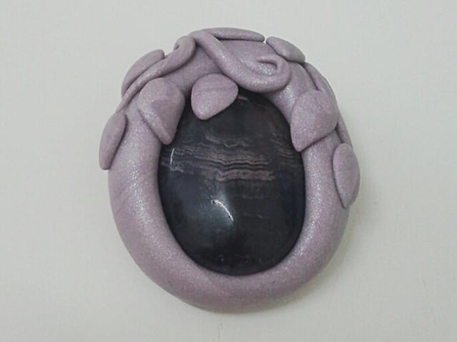 Clay and Gems: floral brooch in shades of purple