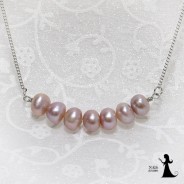 Minimalistic pearl necklace