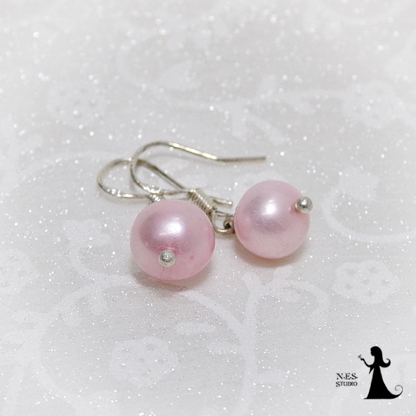 Light pink pearl earrings