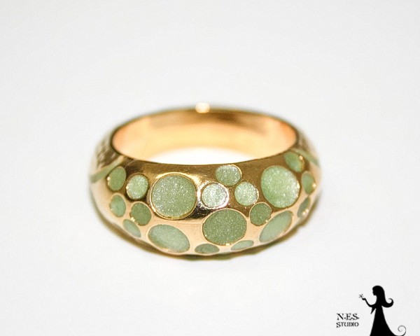 Original cocktail ring with enamel “bubbles”